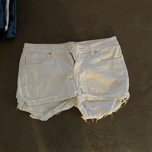 White jean shorts 🤍